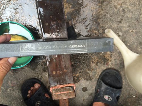 ドイツ製だね、というと、こんな風に見せてくれます。自慢の商売道具なのかも知れません