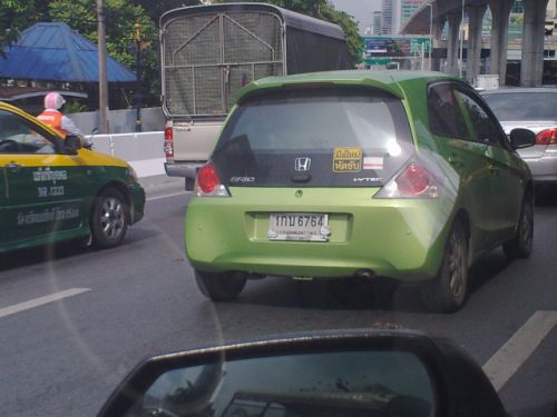 こちらはあっさりと（？）ナンバーフレームだけ