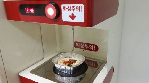 単にカップラーメンにお湯を注ぐよりも、目の前で調理されると食欲が湧くよう気がします