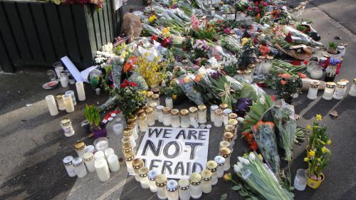 私たちは怖くない・・・と書かれたメッセージ