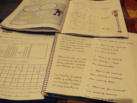 こちらは5歳の息子の週末の宿題。5歳からかなりの量です！