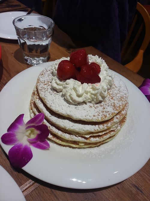 ストロベリーホイップクリームパンケーキ