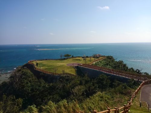 近くの知念岬公園の景色。