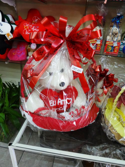 ハート型の「あなたを愛する」ぬいぐるみを持った熊のぬいぐるみ