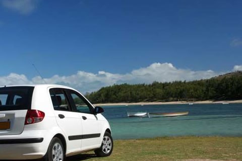 車を飛ばしたくなるほどのいい景色がたくさんある国ではありますが・・・。
