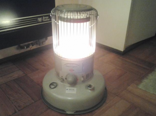 チリでは昔ながらのレトロな形の石油ストーブが多いです。