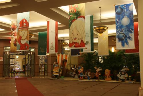 ホテルの入口より