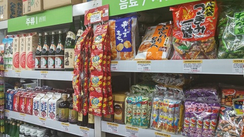 お醤油などもあり、一般大型スーパーで買うよりずっと安い価格で買えます