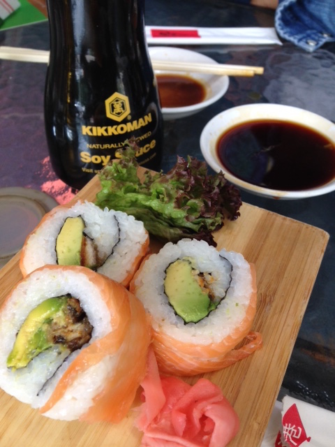 穴子とアボガドとサーモンのお寿司はまろやかな味が癖になる