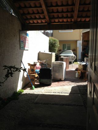 まずは半分をトラック後方に出して行きます。