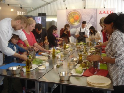 仲間と一緒に楽しく料理を。