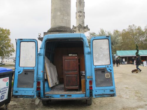 お引っ越しのときに役立つトラック