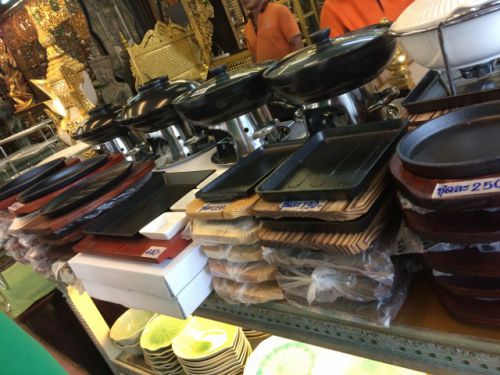 レストラン仕様の料理器具や食器を売るお店