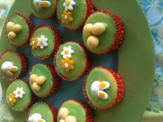 カラフルなマジパン使った”イースターマフィン”