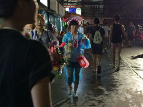 売り子のお姉さんかな