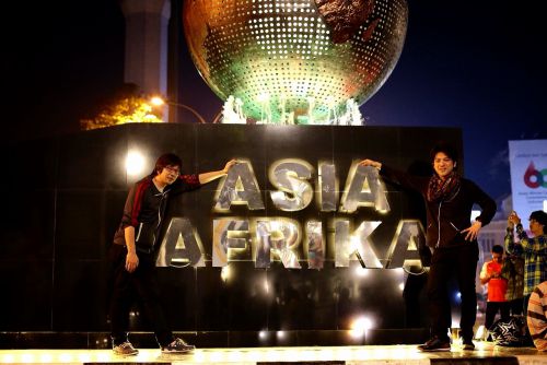 ライトアップもされていて、夜もたくさんの市民が訪れています