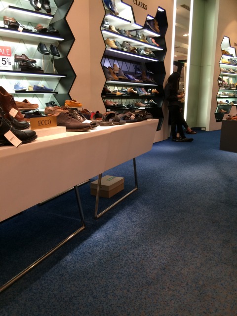 店員さんいないなぁ、と思ったら、あ！あそこにいる？