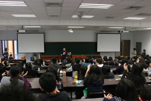 学生中心で行なわれる法律セミナー