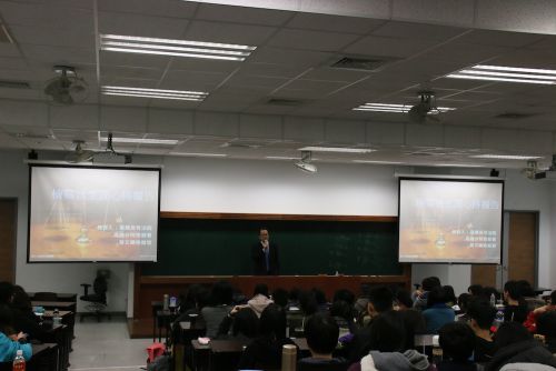 現役の検察官を招いての講演