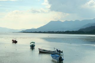 大きな湖ですが、限りある資源。水を大切に使いましょう。