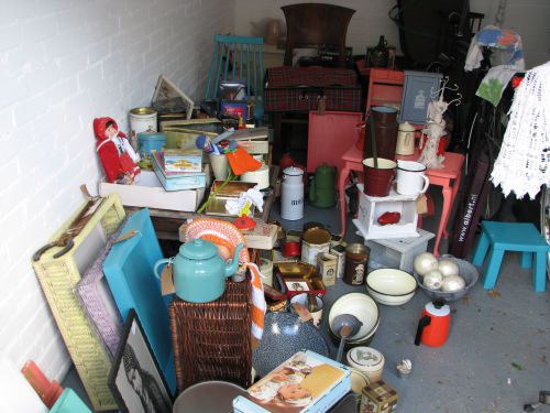 叔父さん宅のガレージにある品物保管所