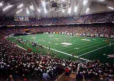 フットボールの際。上部観客席も使っているのが分かります。