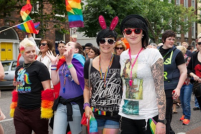 アイルランド南部コーク市で開催された<プライド・フェスティバル>。性的少数者（LGBT)が差別・偏見の目を持たれることなく、すべての人々が多様性を尊重でき る世の中にすることを目指します。（画像: Peter OToole & Diane Jefferies）