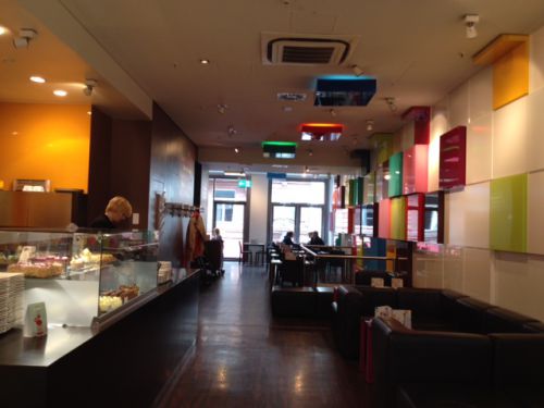 2階のチョコ・カフェ。観光の一休みにはいいですね