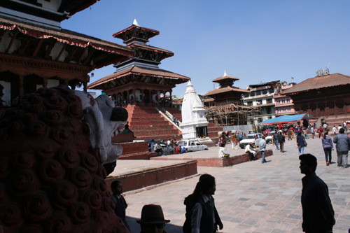 今年3月、カトマンズダルバール広場のテント下にて行われました。