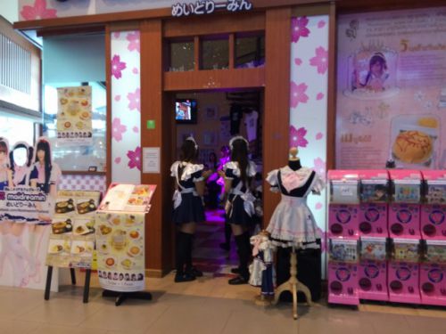 見るからに可愛げなお店。タイ人男子もこの手の店がお気に入り？