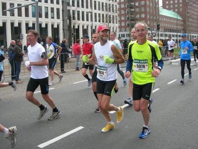 マラソン大会にも、バラエティに富んだ国籍の選手たちが参加。