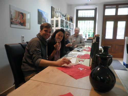 ワイン教室みたいに座って楽しむところもありました