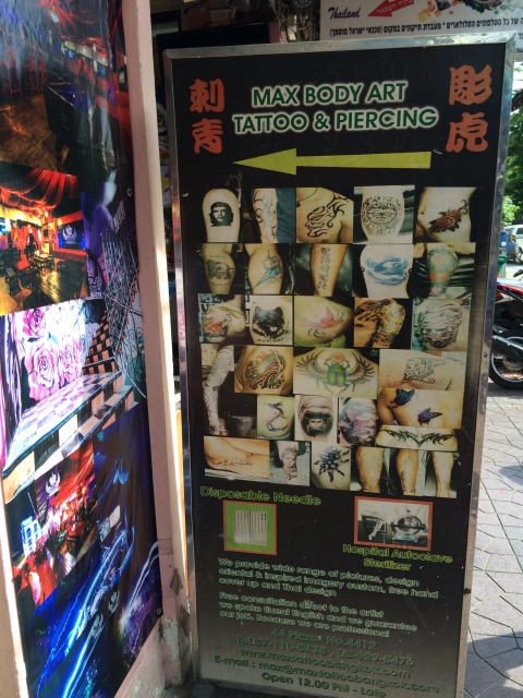 カオサン界隈にあるタトゥーショップの看板