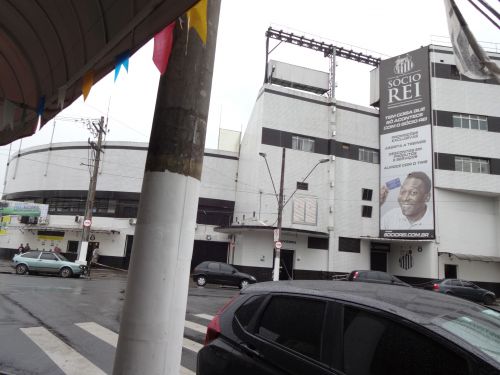 ジジさんの理髪店の目の前にあるサントスフットボールクラブの球技場