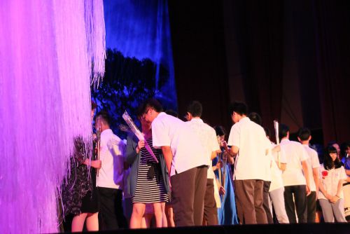 担任の先生に花束贈呈