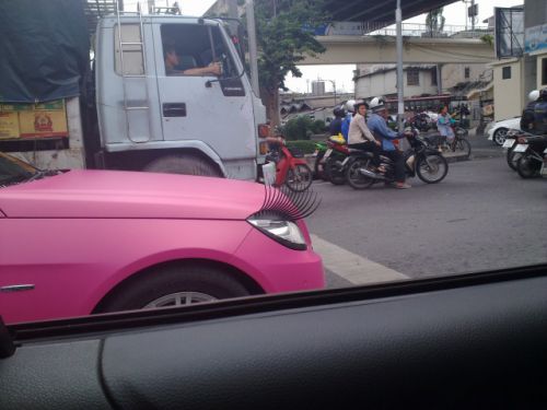 チラッと見えたドライバーは男性でした