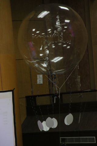 卒業式の様子を撮影していたビデオカメラ