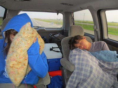 片道2500キロの車の旅。辛くても、みんなに会えるのが楽しみで頑張ります。