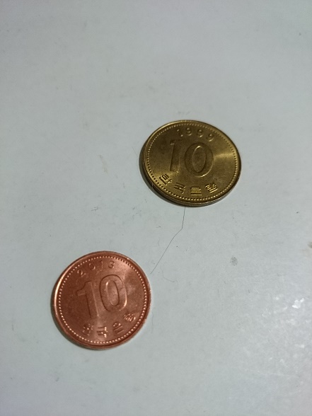 現在流通しているお金で最少単位貨幣の「１０ウォン（約１円）」
