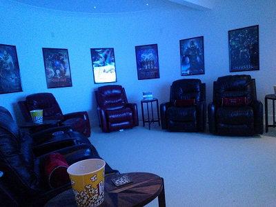 半地下という位置を利用して、テレビやゲームをするメディアルームを作る家も