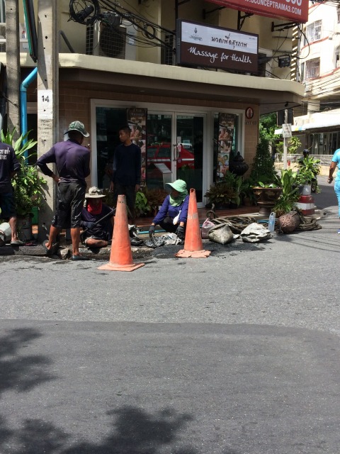 暑い中の作業、ごくろうさま