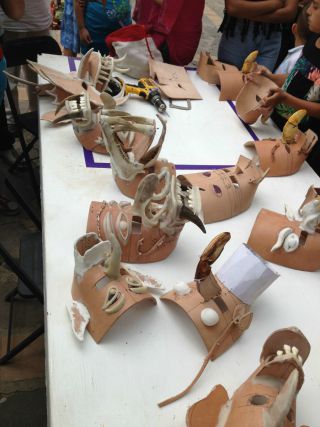 色付け、盛り込み前のお面がずらり