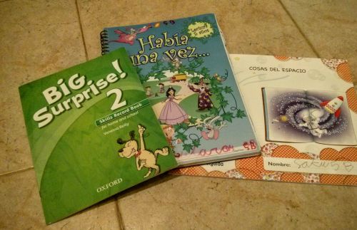 宿題に加えて「自主的に取り組みたければ」と数冊ドリルなども渡されます。うちではこれらは落書き帳と化してましたが…！