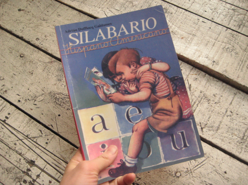 チリの子供がスペイン語を勉強する時に使う教科書