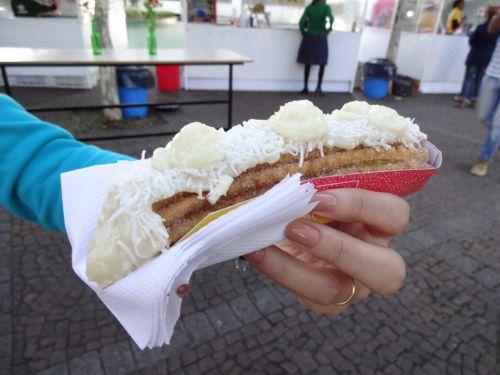 コンデンスミルクのクリームとココナッツを組み合わせたシューホス