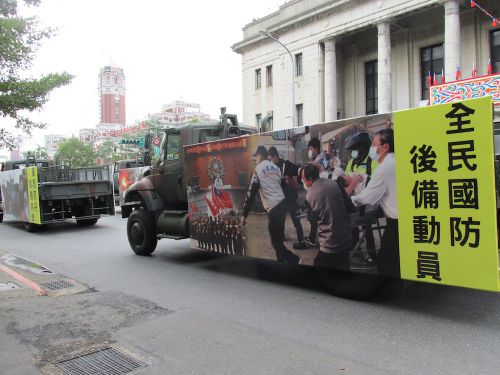 TVカメラを意識したと見られるボード