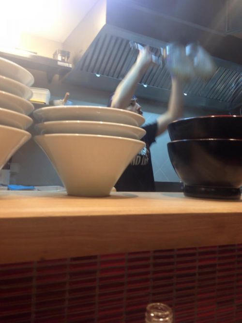 カウンターから作っているのが見えるのが魅力