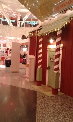 デパートにサンタの家