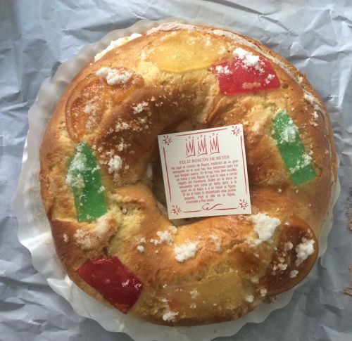 ラスコンを買うと王冠もついてきます！どこで買うかによって美味しいか美味しくないかが分かれる菓子パン。