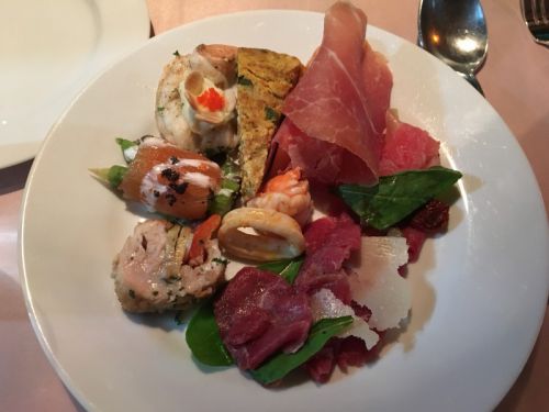 ビュッフェの種類は多くないけど魅力的